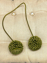 將圖片載入圖庫檢視器 DRAGONPOMPOM CHARM真品球球吊飾（草綠）
