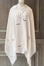 將圖片載入圖庫檢視器 CIC24473小臘犬白珠珠刺繡羊毛圍巾
