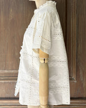 將圖片載入圖庫檢視器 LL178NT204藤蔓格紋刺繡短袖襯衫（米白）
