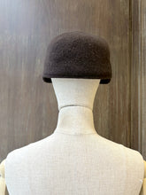 將圖片載入圖庫檢視器 MCVIVI短帽簷軟羊毛馬術帽（深咖啡）

