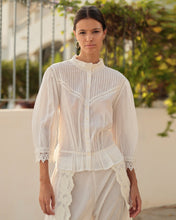 將圖片載入圖庫檢視器 LLLL114BZ133蕾絲小繡花條紋長袖上衣（白）
