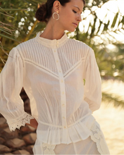將圖片載入圖庫檢視器 LLLL114BZ133蕾絲小繡花條紋長袖上衣（白）
