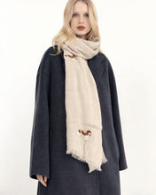 將圖片載入圖庫檢視器 CIC24473小臘犬白珠珠刺繡羊毛圍巾
