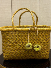 將圖片載入圖庫檢視器 DRAGONPOMPOM CHARM真品球球吊飾（黃綠）
