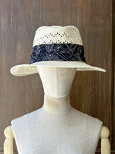 將圖片載入圖庫檢視器 MCJOHNNY簍空佩斯利紳仕帽（白）
