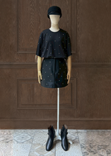 將圖片載入圖庫檢視器 angeJUTINIA 水鑽環保皮短裙｜黑

