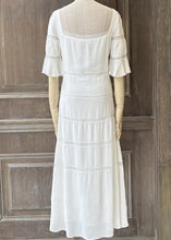 將圖片載入圖庫檢視器 MCMONICA小蕾絲方領復古短袖洋裝（米白）
