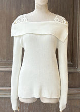 將圖片載入圖庫檢視器 MCROSEANNA鉤織簍空露肩長袖毛衣（白）
