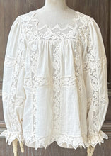 將圖片載入圖庫檢視器 MCN.MELODY幾何方領蕾絲棉質罩衫（米白）
