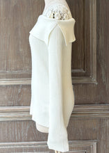 將圖片載入圖庫檢視器 MCROSEANNA鉤織簍空露肩長袖毛衣（白）
