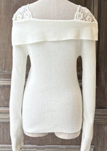 將圖片載入圖庫檢視器 MCROSEANNA鉤織簍空露肩長袖毛衣（白）
