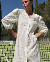 將圖片載入圖庫檢視器 LL178NT811藤蔓格紋刺繡襯衫洋裝（米白）
