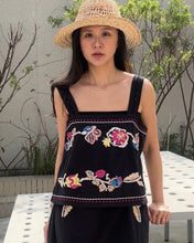 將圖片載入圖庫檢視器 louise mishaPHAE彩繡花方領寬帶背心（黑）
