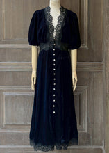 將圖片載入圖庫檢視器 MCRENE骨幹蕾絲榮短袖洋裝（寶藍）
