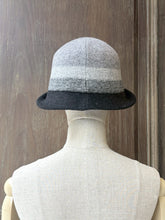 將圖片載入圖庫檢視器 MCEMILLY漸層法式低簷羊毛帽（黑灰）

