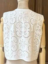 將圖片載入圖庫檢視器 MCEMILY鐭空刺繡綁帶背心（白）
