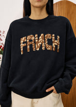 將圖片載入圖庫檢視器 FRNCHCH25704 豹紋毛巾字母衛衣 | 碳灰
