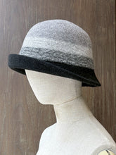 將圖片載入圖庫檢視器 MCEMILLY漸層法式低簷羊毛帽（黑灰）
