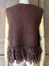 將圖片載入圖庫檢視器 angeLESHERPA下擺流蘇羊毛鈎織背心（深咖啡）
