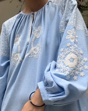 將圖片載入圖庫檢視器 louise misha JANICE手工刺繡短洋裝（淺藍）
