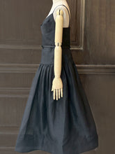 將圖片載入圖庫檢視器 MCANN 復古剪裁蝴蝶結腰帶長洋裝 l 黑
