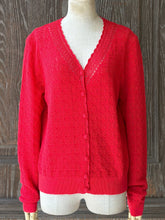 將圖片載入圖庫檢視器 MCEMILY 簍空織花小V開襟毛衣 | 紅
